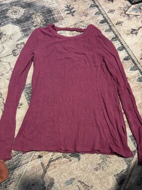 Women's Long Sleeve Ribbed Cutout Top - Wine